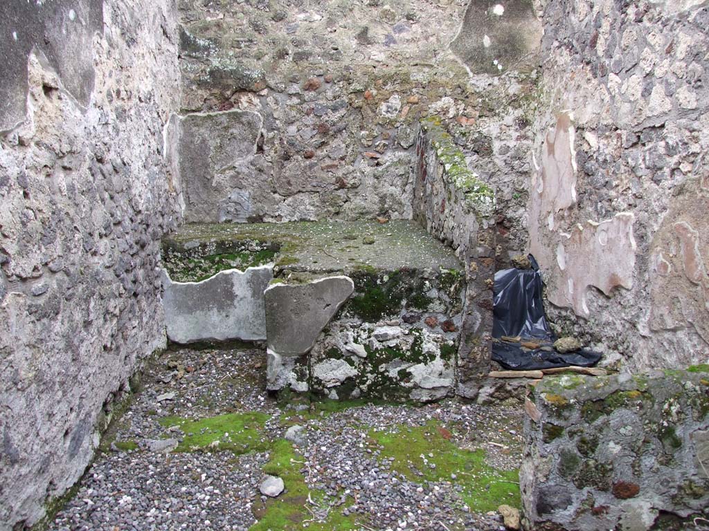 VI.7.23 Pompeii. December 2006. Kitchen and latrine. The latrine on the right is under investigation and covered in polythene.  