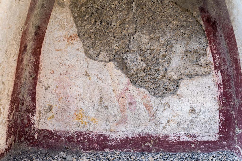 VI.7.23 Pompeii. July 2021. Detail of remaining painting on niche. Photo courtesy of Johannes Eber.