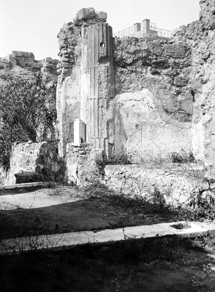 VI.7.23 Pompeii. W.1174. Looking north-east to open room in corridor leading to garden area.
Photo by Tatiana Warscher. Photo © Deutsches Archäologisches Institut, Abteilung Rom, Arkiv.
