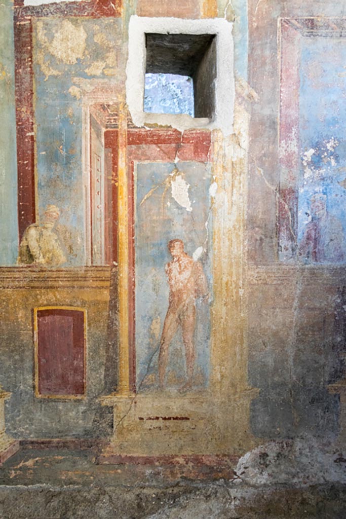 VI.7.23 Pompeii. December 2006. Cubiculum. West alcove, west wall.
According to Caso, on the left is a female figure leaning from a balcony. Seated is Hesperus.
According to E. Winsor Leach this may be Phaeton.
See Caso L., in Rivista di Studi Pompeiani III, 1989, p. 112.

