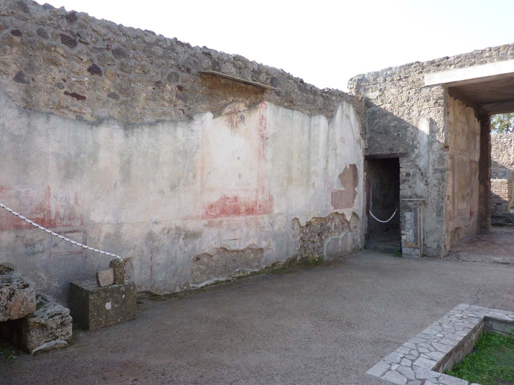 VI.7.23 Pompeii. October 2014. Looking west along south wall of atrium.
Foto Annette Haug, ERC Grant 681269 DCOR.
