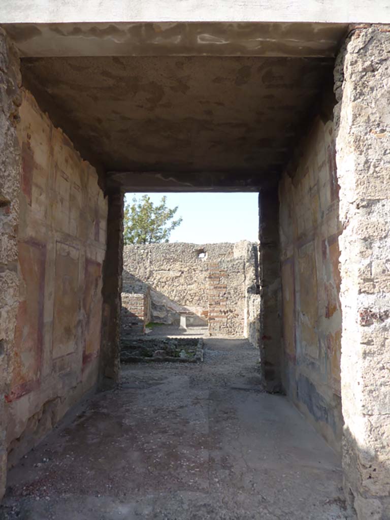 VI.7.23 Pompeii. October 2014. Looking west through tablinum.
Foto Annette Haug, ERC Grant 681269 DCOR.

