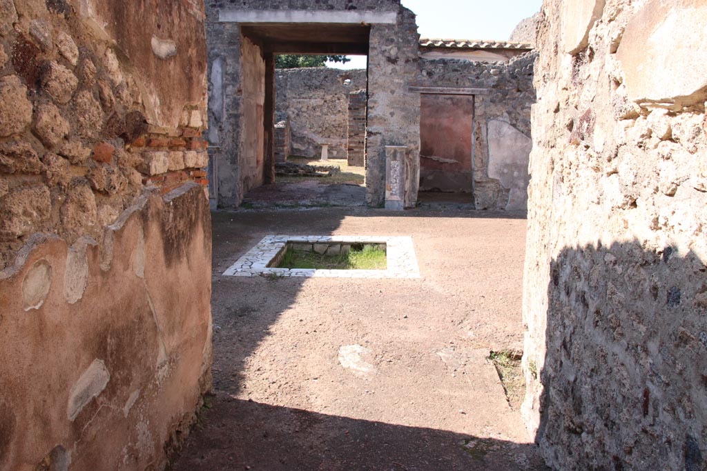 VI.7.23 Pompeii. September 2017. Entrance doorway, doorway threshold, and pavement in Via di Mercurio.
Foto Annette Haug, ERC Grant 681269 DÉCOR.


