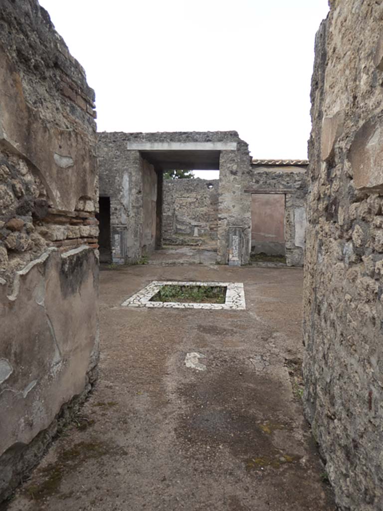 VI.7.23 Pompeii. September 2017. Looking west from entrance corridor.
Foto Annette Haug, ERC Grant 681269 DÉCOR.
