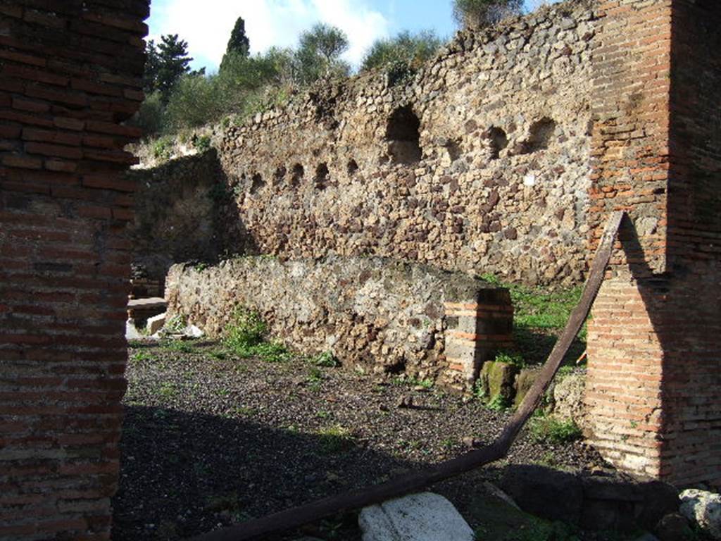 231398 Bestand-D-DAI-ROM-W.1267.jpg
VI.7.26 Pompeii. W.1267. Entrance doorway on Via Mercurio, looking west.
Photo by Tatiana Warscher. With kind permission of DAI Rome, whose copyright it remains. 
See http://arachne.uni-koeln.de/item/marbilderbestand/231398 
