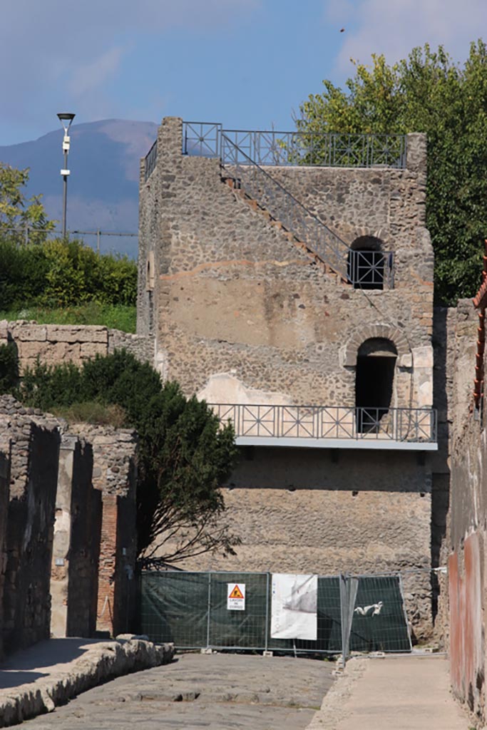 Tower XI at end of Via di Mercurio
