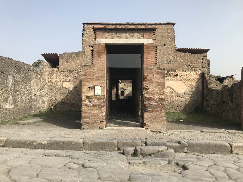 VI.8.5, Pompeii. April 2019. 
Looking north on Via delle Terme towards main entrance doorway with shop at each side connecting to fauces. Photo courtesy of Rick Bauer.

