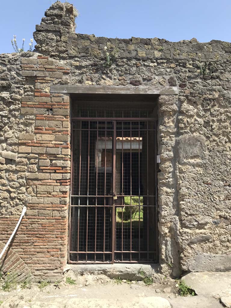 VI.8.3 Pompeii. April 2019. 
Looking east to rear entrance to peristyle garden, on east side of Vicolo della Fullonica. 
Photo courtesy of Rick Bauer.


