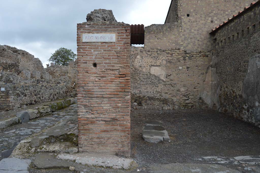 VI.8.4 Pompeii. March 2018. Looking north to pilaster on west side of entrance doorway. 
Foto Taylor Lauritsen, ERC Grant 681269 DÉCOR.

