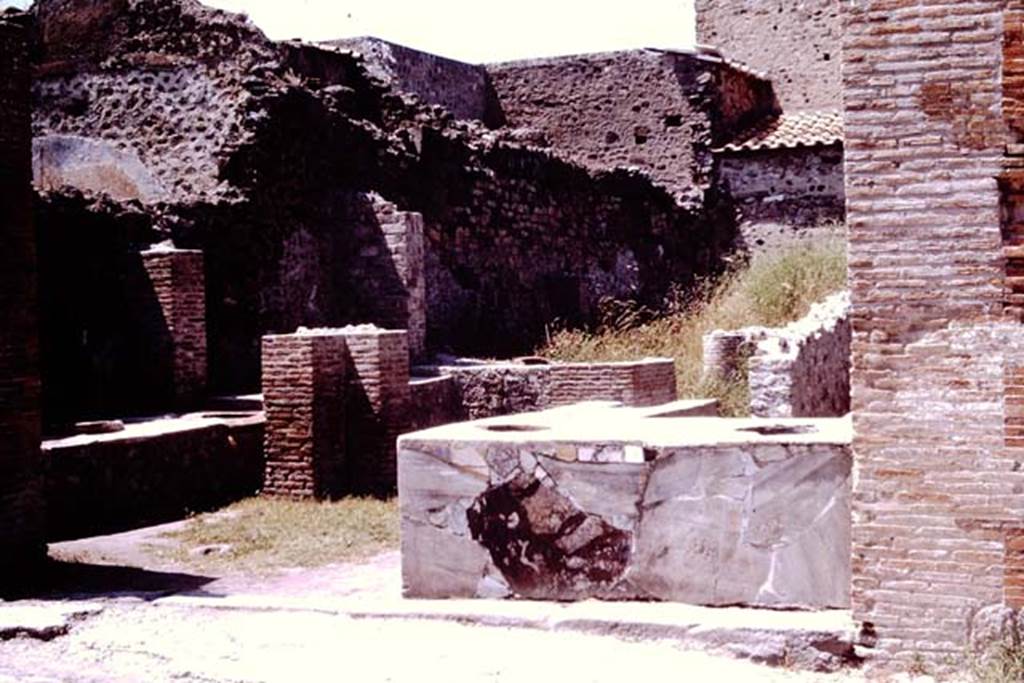 VI.8.8 Pompeii. 1964. Looking north-west towards entrance in bar-room.  Photo by Stanley A. Jashemski.
Source: The Wilhelmina and Stanley A. Jashemski archive in the University of Maryland Library, Special Collections (See collection page) and made available under the Creative Commons Attribution-Non Commercial License v.4. See Licence and use details.
J64f1518
