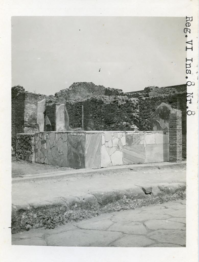 VI.8.9 Pompeii but listed as VI.8.8 on photo. Pre-1937-1939. Looking north-east towards counter.
Photo courtesy of American Academy in Rome, Photographic Archive. Warsher collection no. 261.
