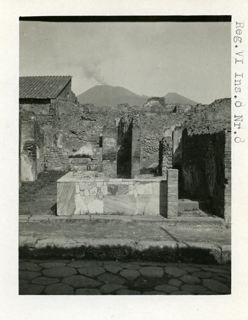 VI.8.9 Pompeii but listed as VI.8.8 on photo. Pre-1937-1939. Looking north, note the smoke from Vesuvius.
Photo courtesy of American Academy in Rome, Photographic Archive. Warsher collection no. 261a.
