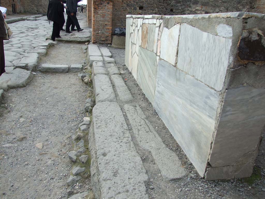 VI.8.9 Pompeii. December 2007. Sill and front of marble counter.