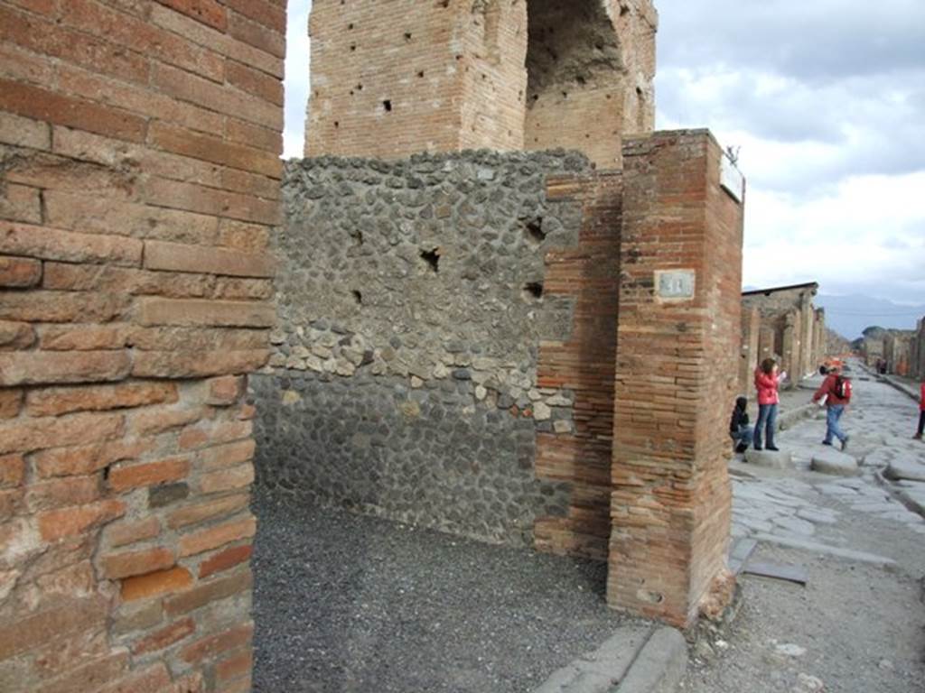VI.8.11 Pompeii.  Shop.  December 2007.  Entrance on Via delle Terme, looking east along Via della Fortuna.