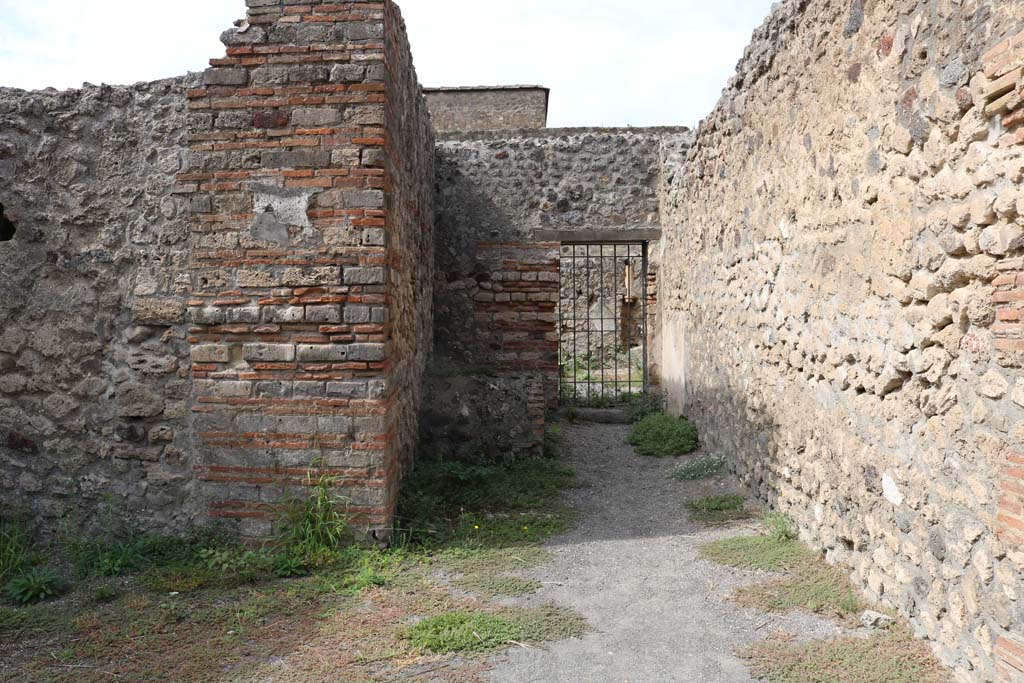VI.8.13 Pompeii. December 2018. Looking west towards doorway leading into rear rooms of VI.8.9. Photo courtesy of Aude Durand.