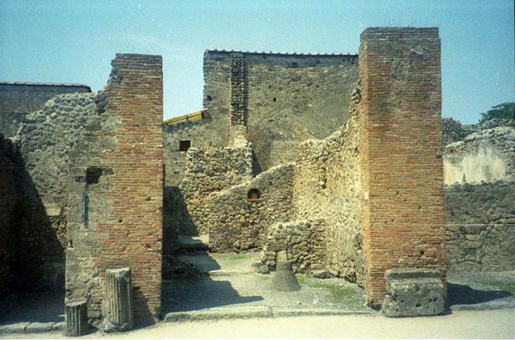 VI.8.15 Pompeii. July 2011. Entrance doorway, looking west from Via Mercurio. Photo courtesy of Rick Bauer.