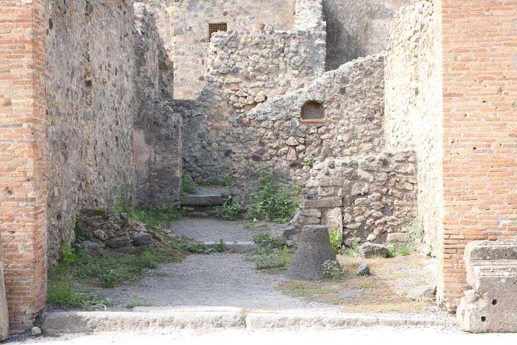 VI.8.15 Pompeii. December 2018. Looking west across shop towards rear rooms. Photo courtesy of Aude Durand.