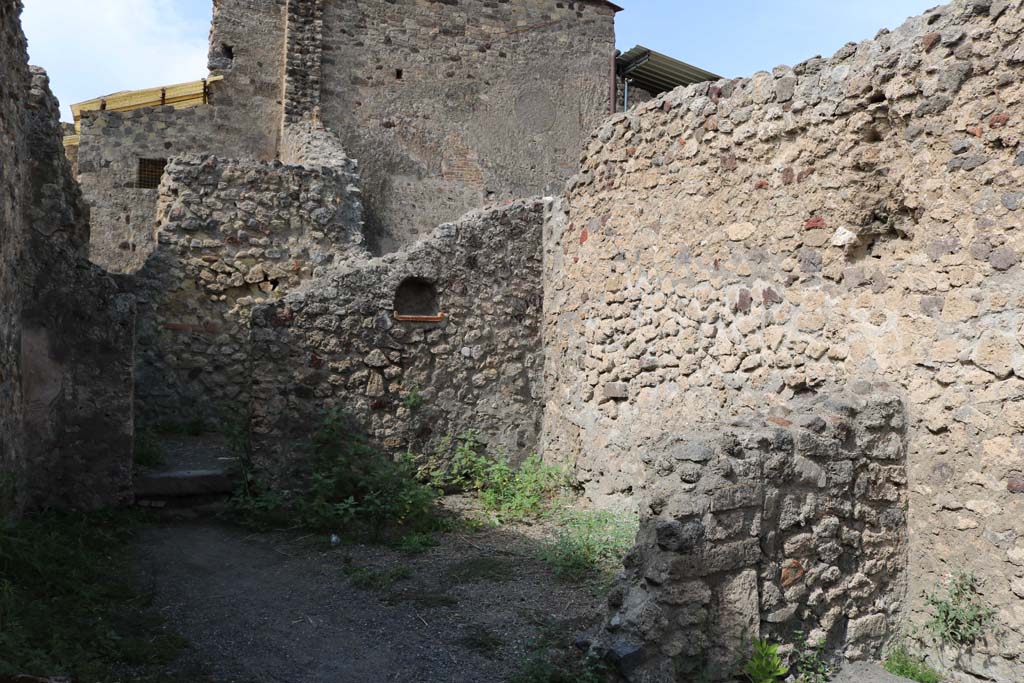 VI.8.15 Pompeii. December 2018. 
Looking north-west across middle rear room, with lararium niche and doorway in west wall. Photo courtesy of Aude Durand.
