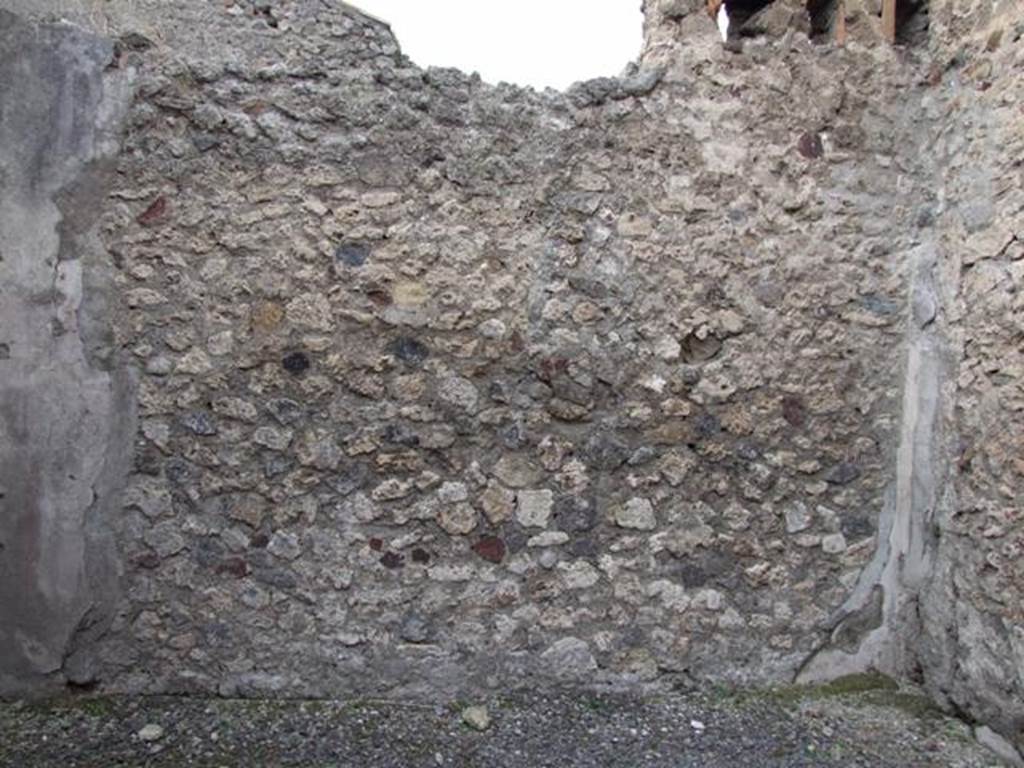 VI.8.17 Pompeii.  Shop with dwelling.  December 2007.  West wall of rear room.