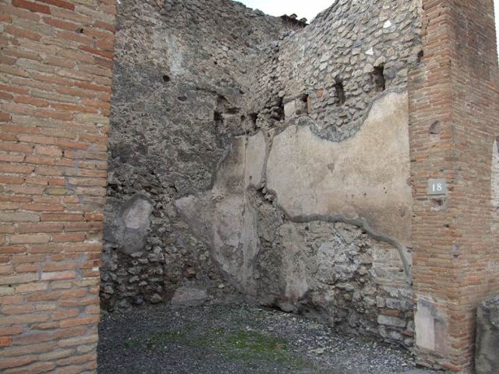 VI.8.18 Pompeii. December 2007. Entrance doorway and north wall.