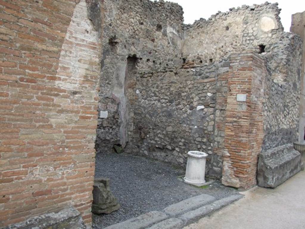 VI.8.19 Pompeii.  Shop.  December 2007.  Entrance.