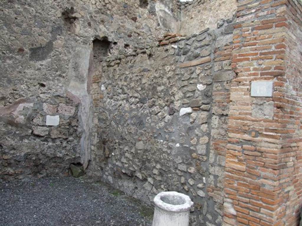 VI.8.19 Pompeii.  Shop.  December 2007.  North wall.