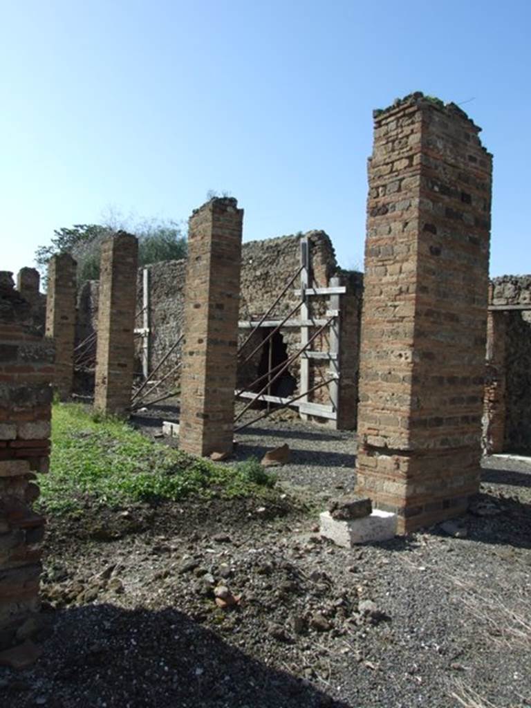 VI.8.20 Pompeii. March 2009. Room 4, looking from east portico towards north-west, across peristyle area.  