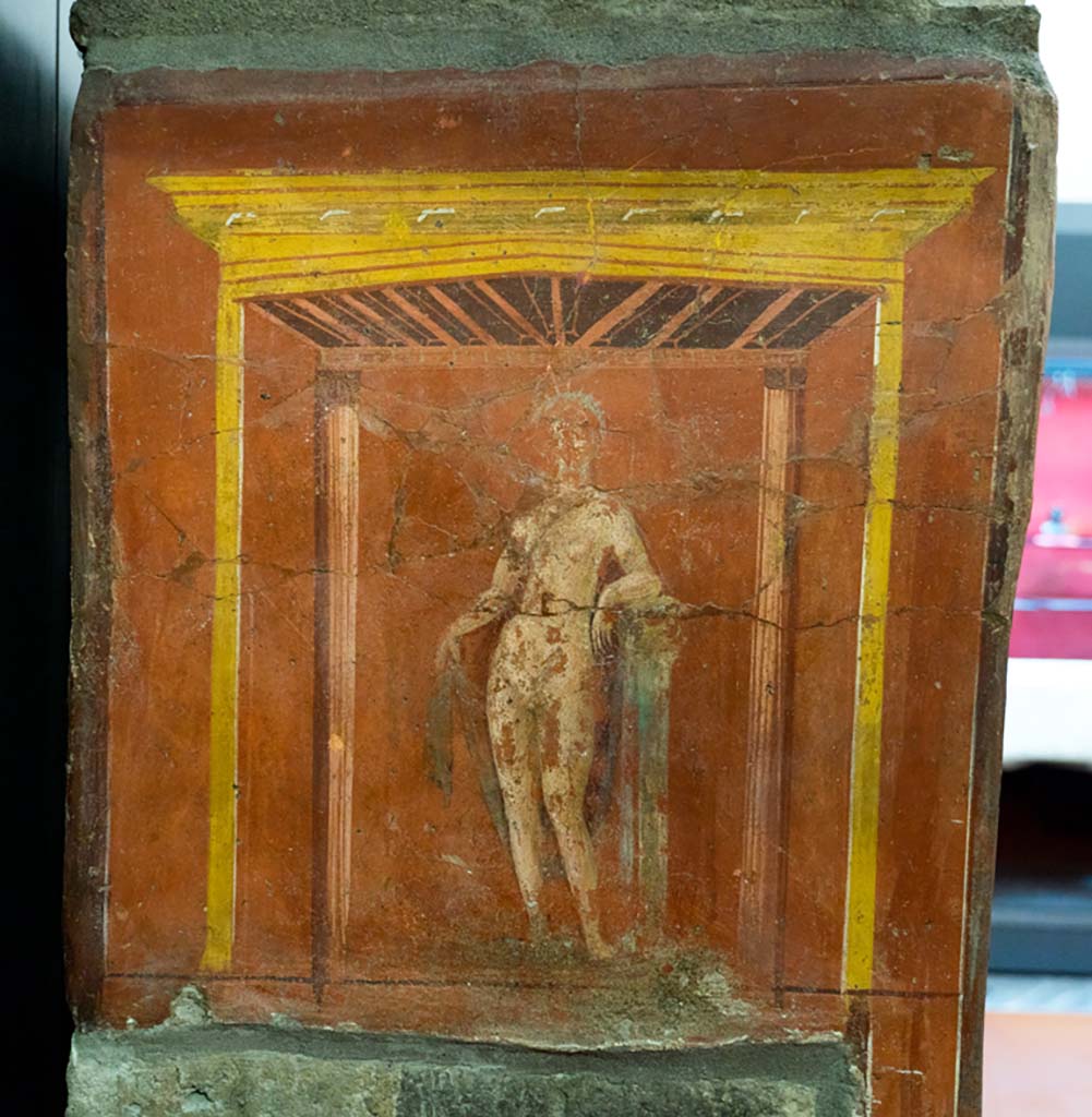 VI.8.20 Pompeii. July 2021. Painted aedicula with painting of naked female figure, with crown. Photo courtesy of Johannes Eber.
Now in Naples Archaeological Museum. Inventory number 9974.
