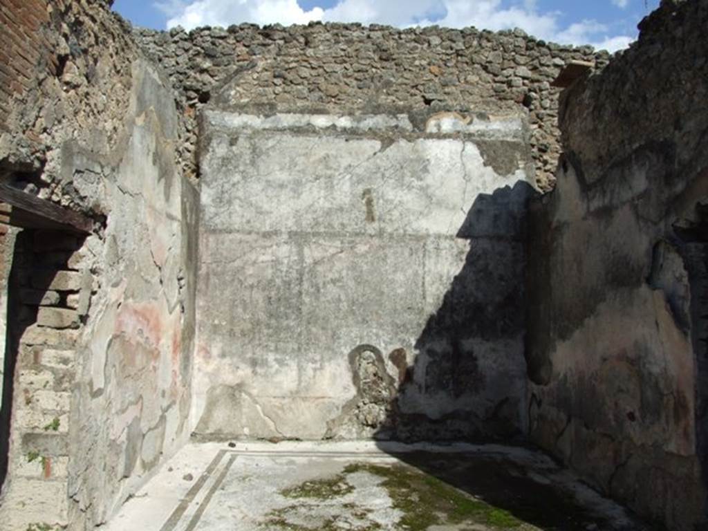VI.8.20 Pompeii. March 2009. Room 6, looking towards north wall (left), with doorway to room 5, and east wall.