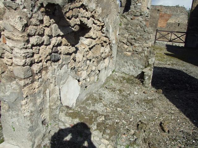 VI.8.20 Pompeii. December 2005. Room 1, looking west along south wall of entrance corridor. 