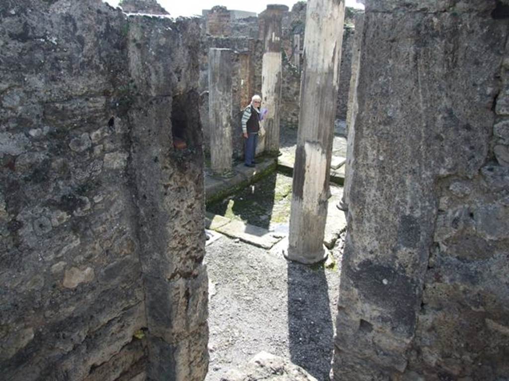 VI.8.21 Pompeii. March 2009. Looking south-west across atrium, from top of stairs in room on north side of vestibule.  
