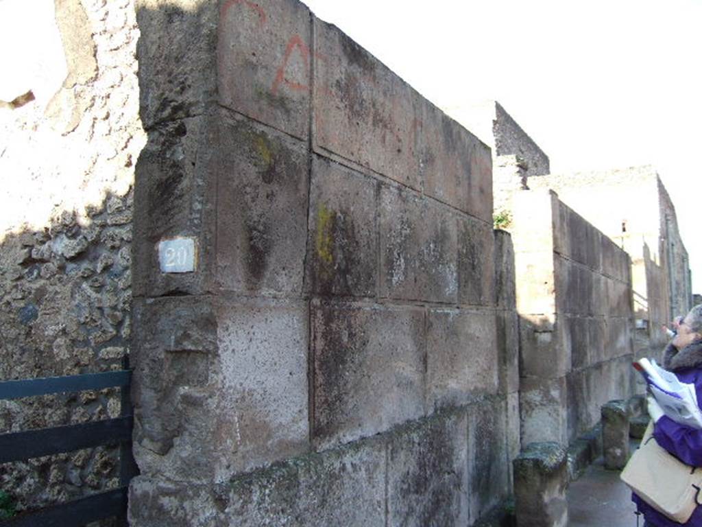 VI.8.21 Pompeii.   September 2004.   Entrance.



