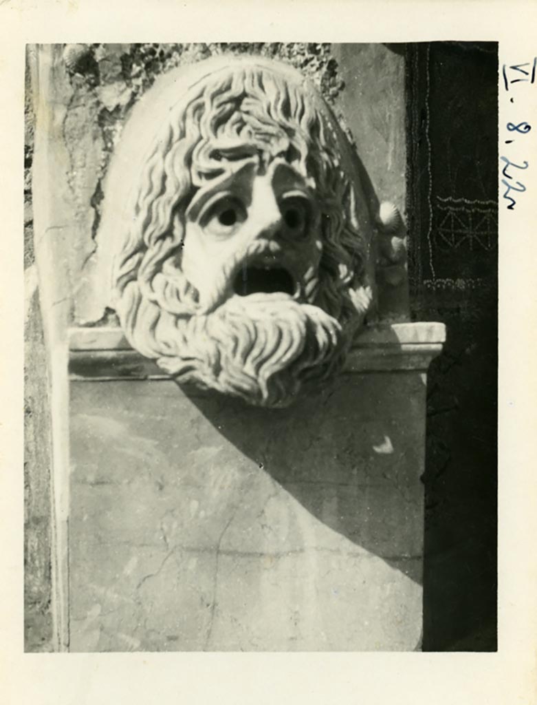VI.8.22 Pompeii. 1968. Detail of mask on left (or south) of the large fountain. Photo by Stanley A. Jashemski.
Source: The Wilhelmina and Stanley A. Jashemski archive in the University of Maryland Library, Special Collections (See collection page) and made available under the Creative Commons Attribution-Non Commercial License v.4. See Licence and use details.
J68f1255
