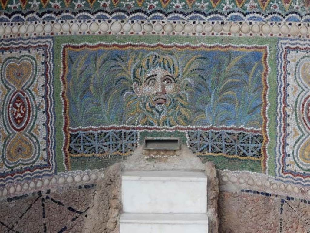 VI.8.22 Pompeii. January 2019.  Detail from south end of fountain. Photo courtesy of Johannes Eber.

