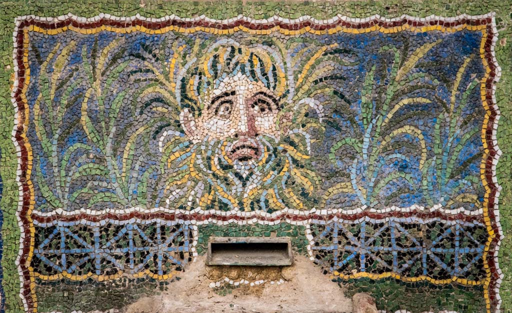 VI.8.22 Pompeii. January 2019. 
Detail from centre panel of a mask of a river god surrounded by plants. Photo courtesy of Johannes Eber.

