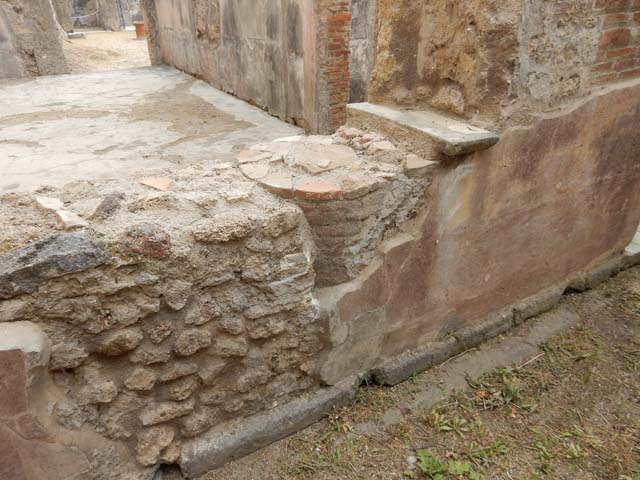 VI.8.22 Pompeii. May 2017. Room 11, remains of column in east wall of garden area. 
Photo courtesy of Buzz Ferebee.
