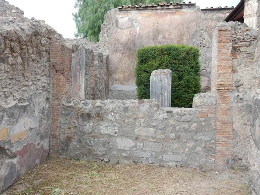 VI.8.22 Pompeii. May 2017. Oecus on south side of tablinum, looking towards the west wall. Photo courtesy of Buzz Ferebee.
