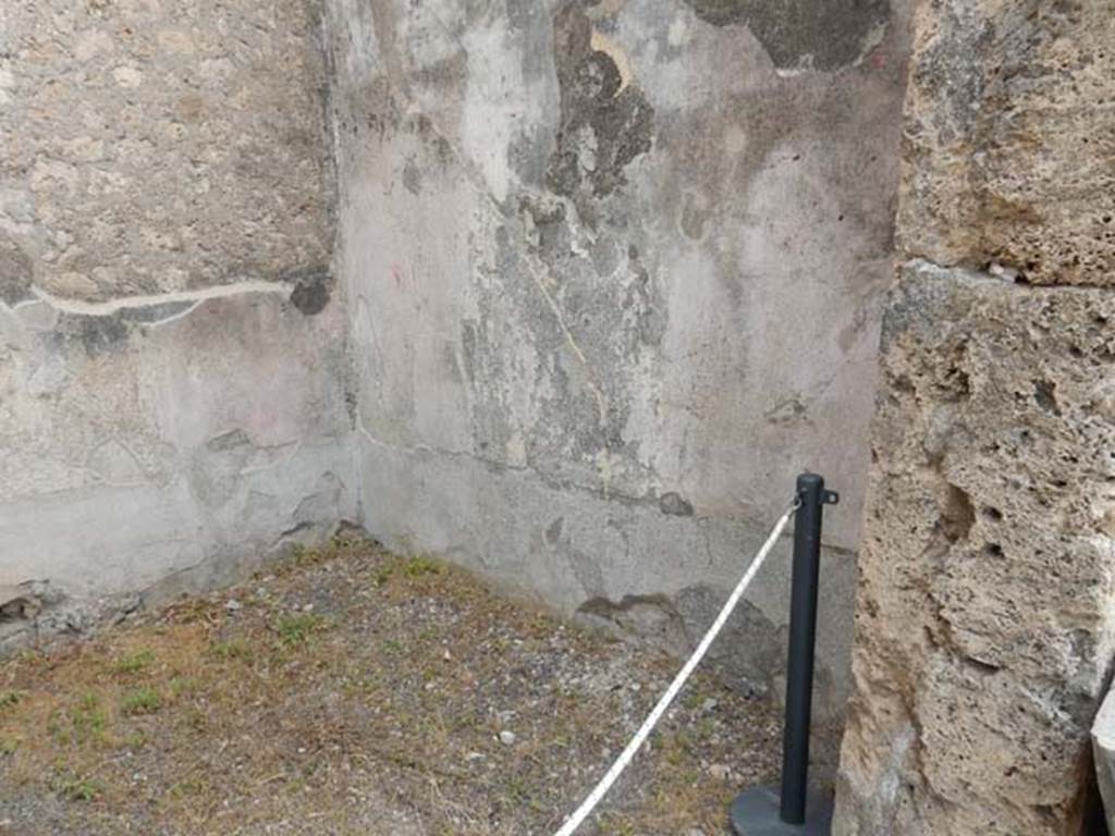VI.8.22 Pompeii. May 2017. Room 17, east wall. Photo courtesy of Buzz Ferebee.