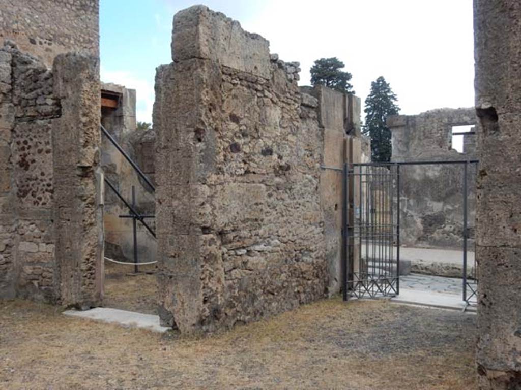 VI.8.22 Pompeii. May 2017. Doorway to room 19 in north-east corner of atrium, on left. The entrance corridor and doorway is on the right.  Photo courtesy of Buzz Ferebee.


