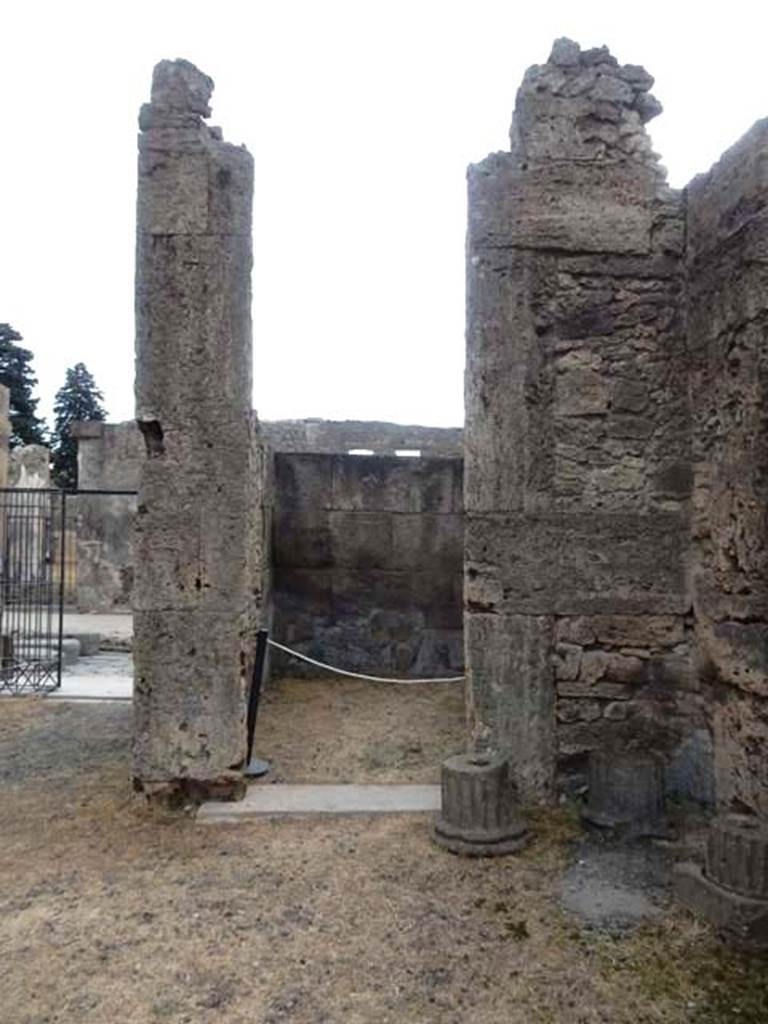 VI.8.22 Pompeii. May 2017. Doorway to room 2 in south-east corner of atrium. Photo courtesy of Buzz Ferebee.
