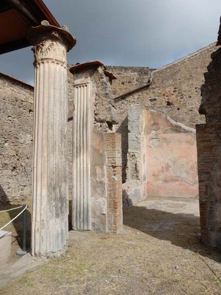 VI.8.22 Pompeii. May 2017. Looking north from portico of peristyle towards doorway to triclinium.  Photo courtesy of Buzz Ferebee.

