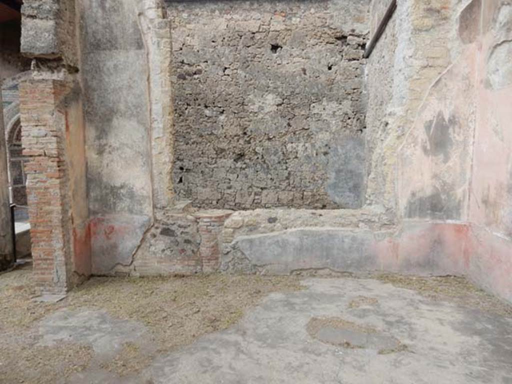 VI.8.22 Pompeii. May 2017. Triclinium, looking towards window in west wall. Photo courtesy of Buzz Ferebee.
