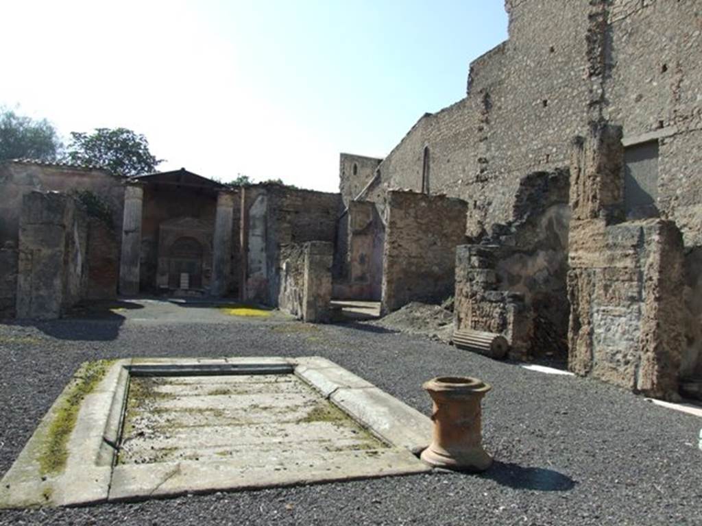 VI.8.22 Pompeii. May 2017. Looking west across tufa impluvium in atrium.
Photo courtesy of Buzz Ferebee.
