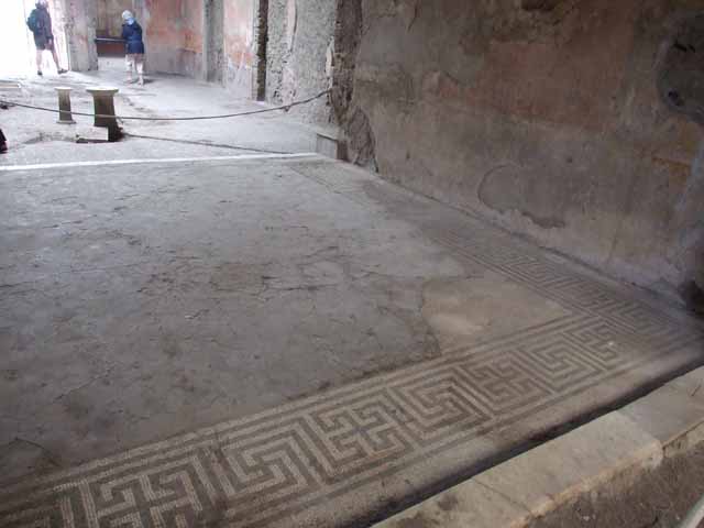 VI.8.23 Pompeii. May 2017. Looking south along the west wall behind the fountain.  
Photo courtesy of Buzz Ferebee.
