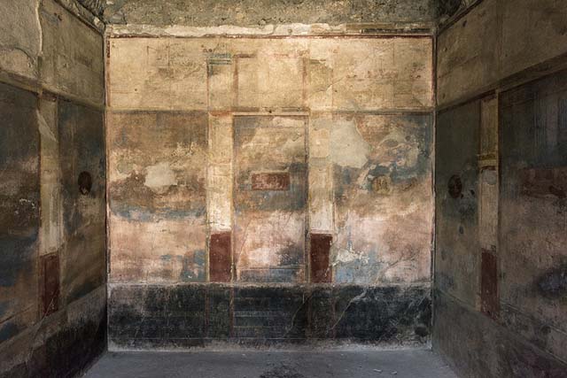 VI.8.24 Pompeii. Painted panel from west wall of tablinum, with the attributes of Zeus.
See Niccolini F, 1862. Le case ed i monumenti di Pompei: Volume Secondo. Napoli. (tav. LI)

