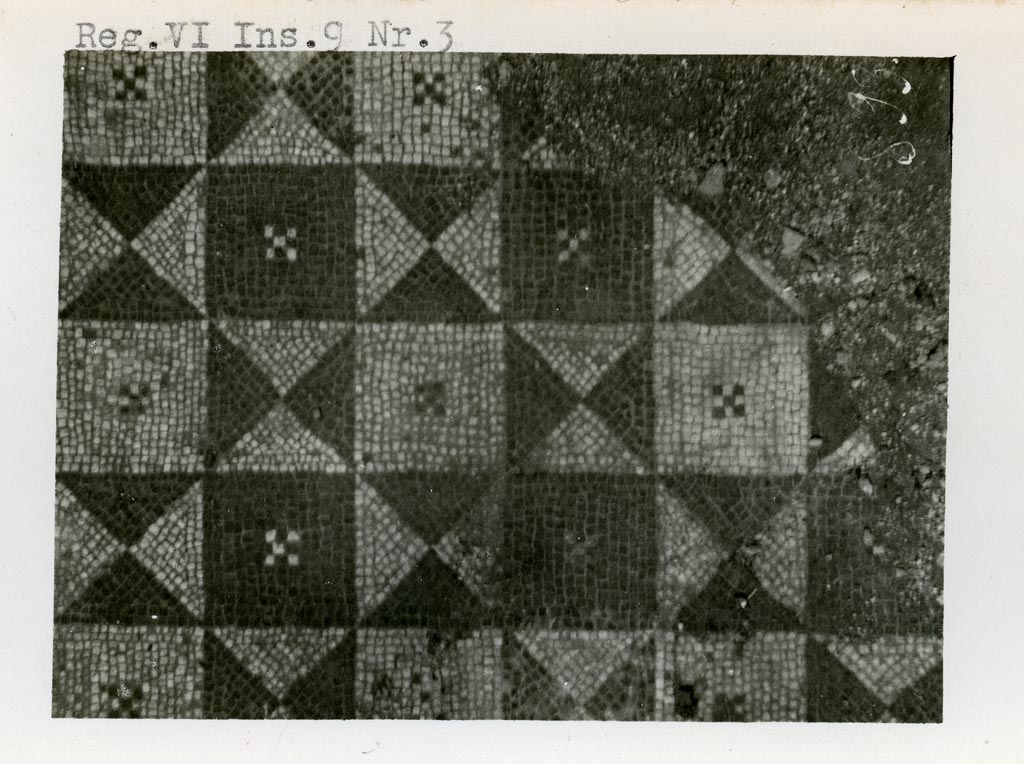 VI.9.5 Pompeii. pre-1937-39. Mosaic floor from room 24.
Photo courtesy of American Academy in Rome, Photographic Archive. Warsher collection no. 893.
