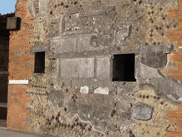 230564 Bestand-D-DAI-ROM-W.1054.jpg
VI.9.7 Pompeii. W1054. North-west corner of room 2, atrium, impluvium, and doorway to cubiculum 3.
Photo by Tatiana Warscher. Photo © Deutsches Archäologisches Institut, Abteilung Rom, Arkiv. 
See http://arachne.uni-koeln.de/item/marbilderbestand/230564 

