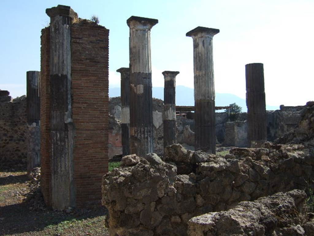 VI.9.12 Pompeii. September 2005. Looking south towards VI.9.3 peristyle.

