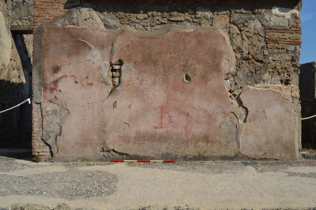 VI.10.2 Pompeii. October 2017. Looking south along front facade with painted plaster, with VI.10.3, on right. 
Foto Taylor Lauritsen, ERC Grant 681269 DÉCOR.
