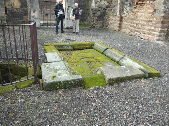 VI.10.6 Pompeii. March 2009. Doorway to room 2, on north side of entrance.